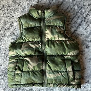 Old Navy camo puffy vest Small